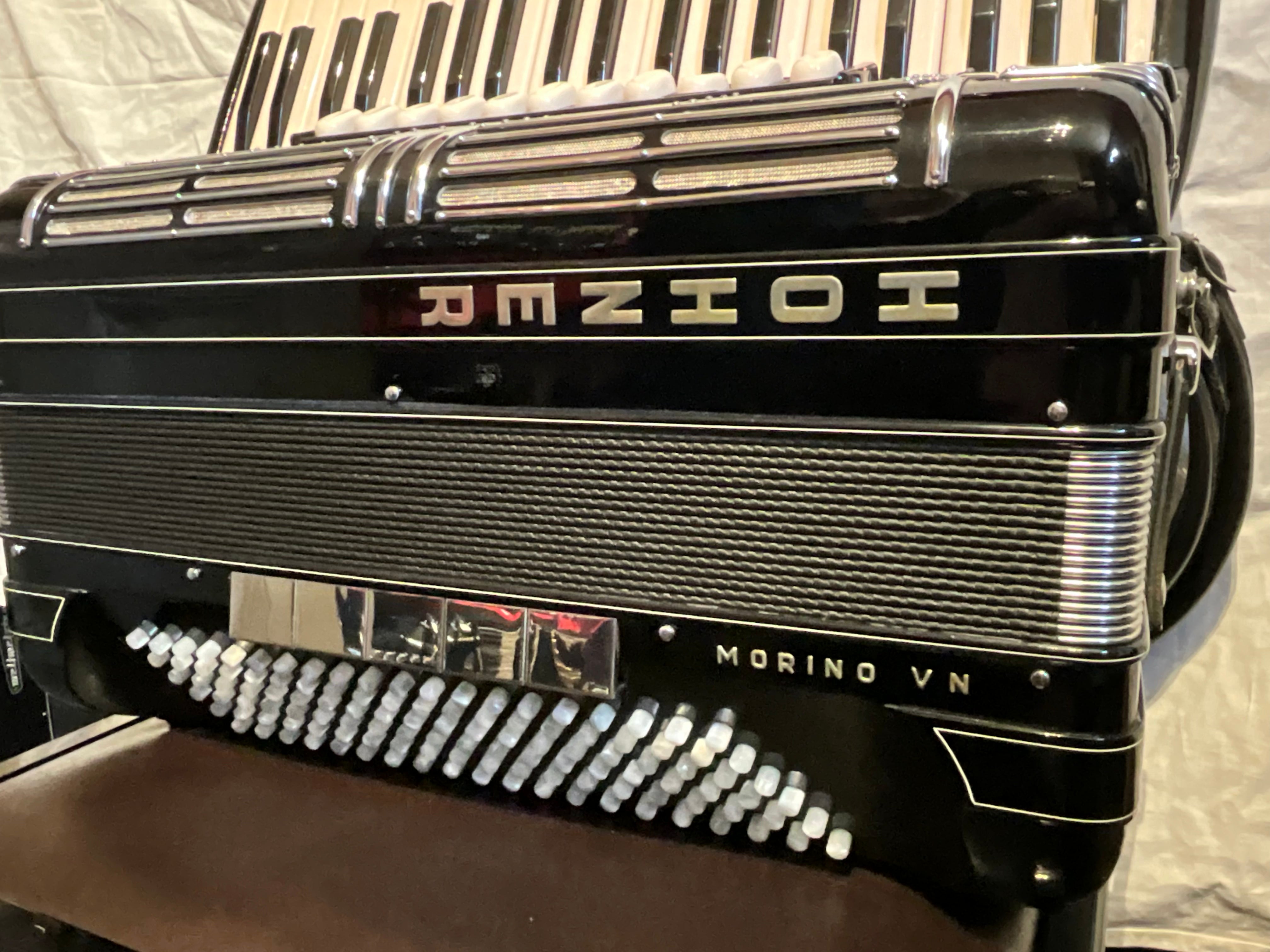 Hohner Morino V N Musette 120 Bass, Piano Accordion | Second-Hand