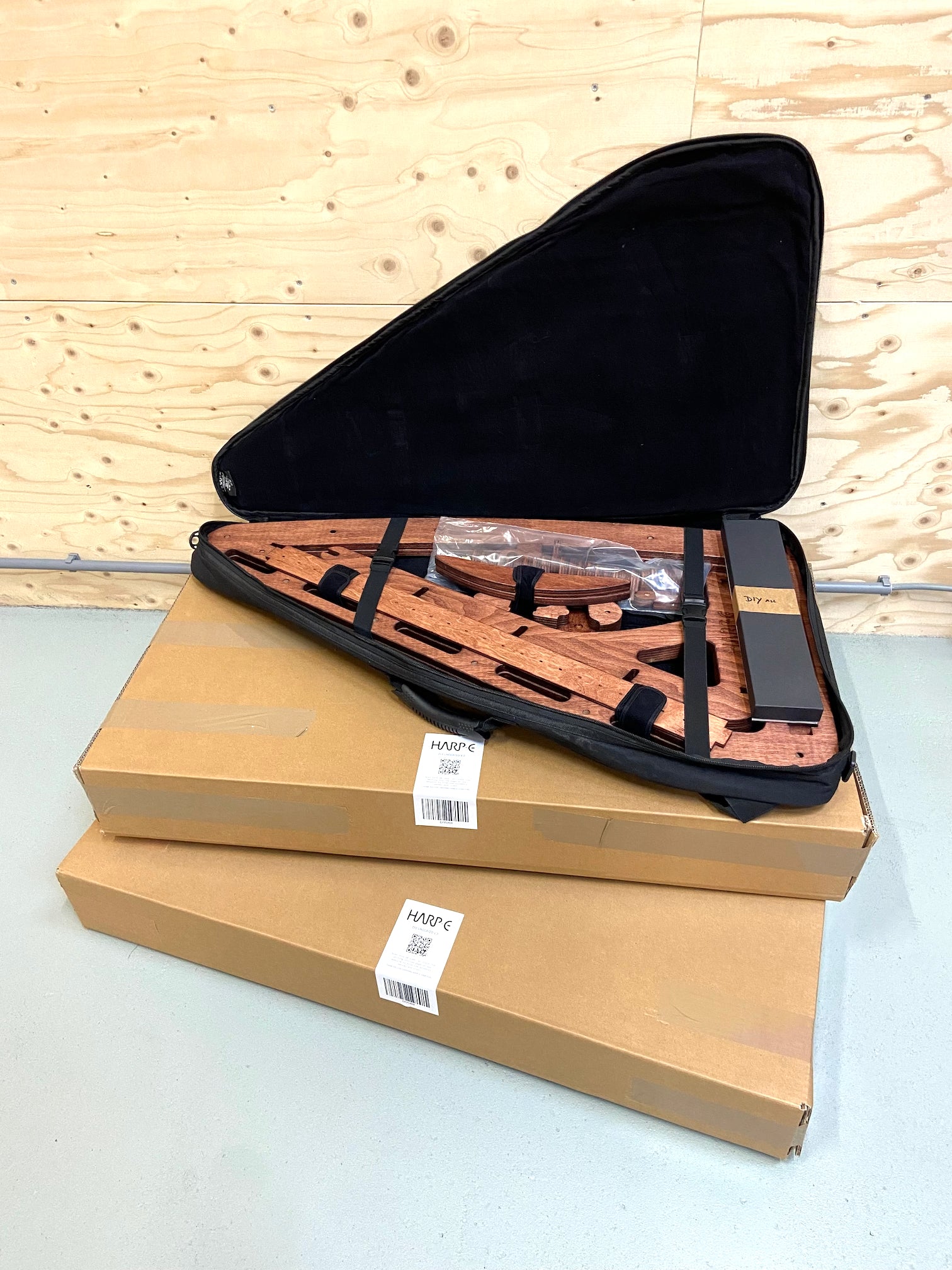 Harp-E - 24 Sting Harp with Carry Bag and carry straps included