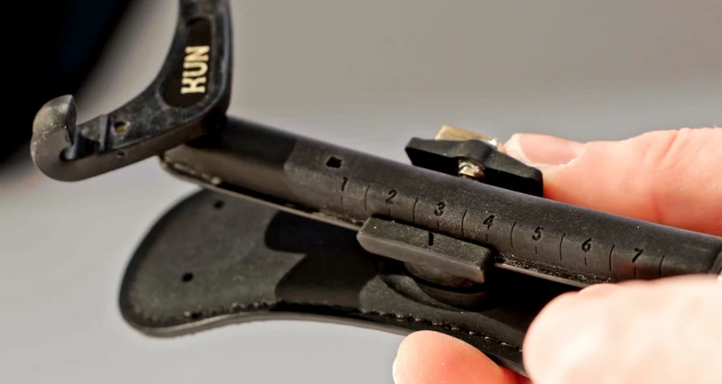 Kun Shoulder Rest - Seven - for Violin