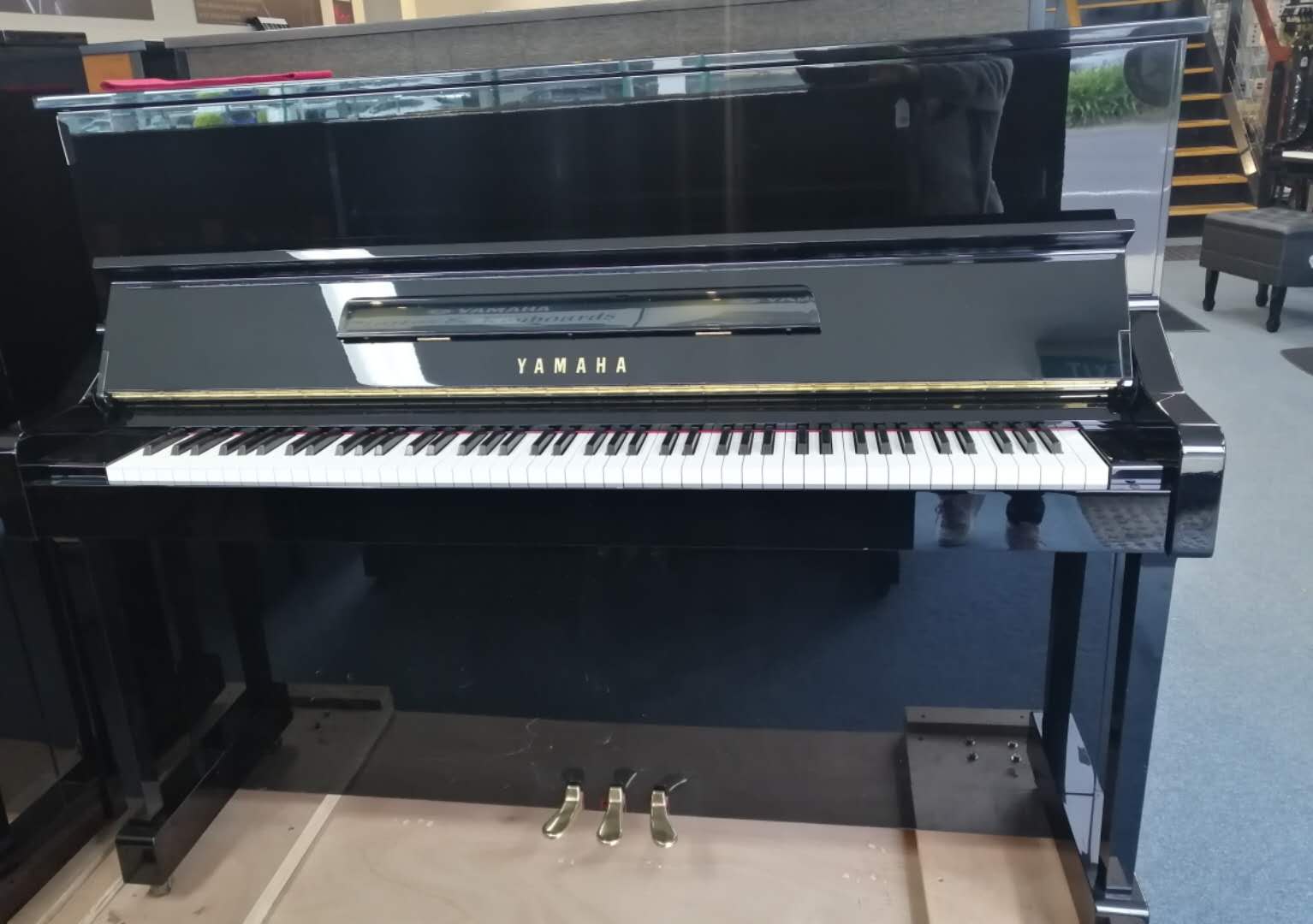 Second-Hand Yamaha YM10(1999) Upright Piano